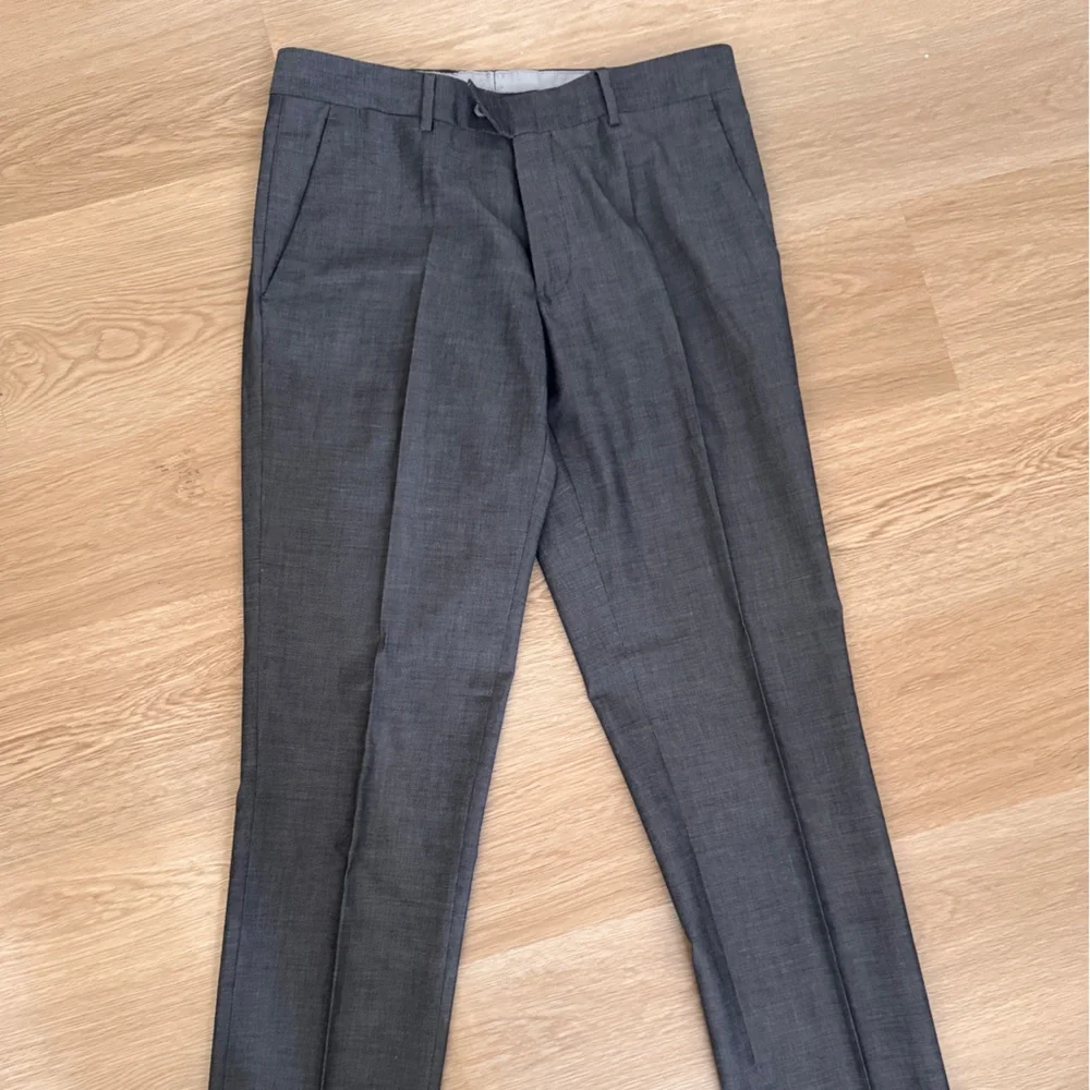Zara Men's Charcoal Suit 2 piece Jacket and trousers